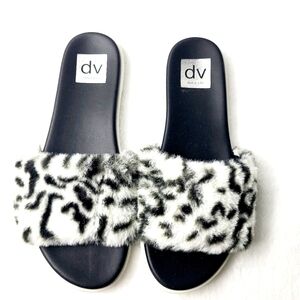 NEW DV BY DOLCE VITA jinah faux fur slipe-on sandals